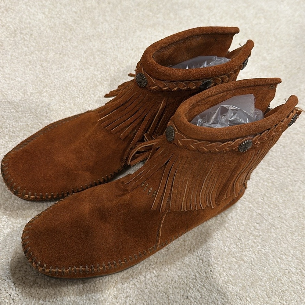 Minnetonka hi top back zip boots